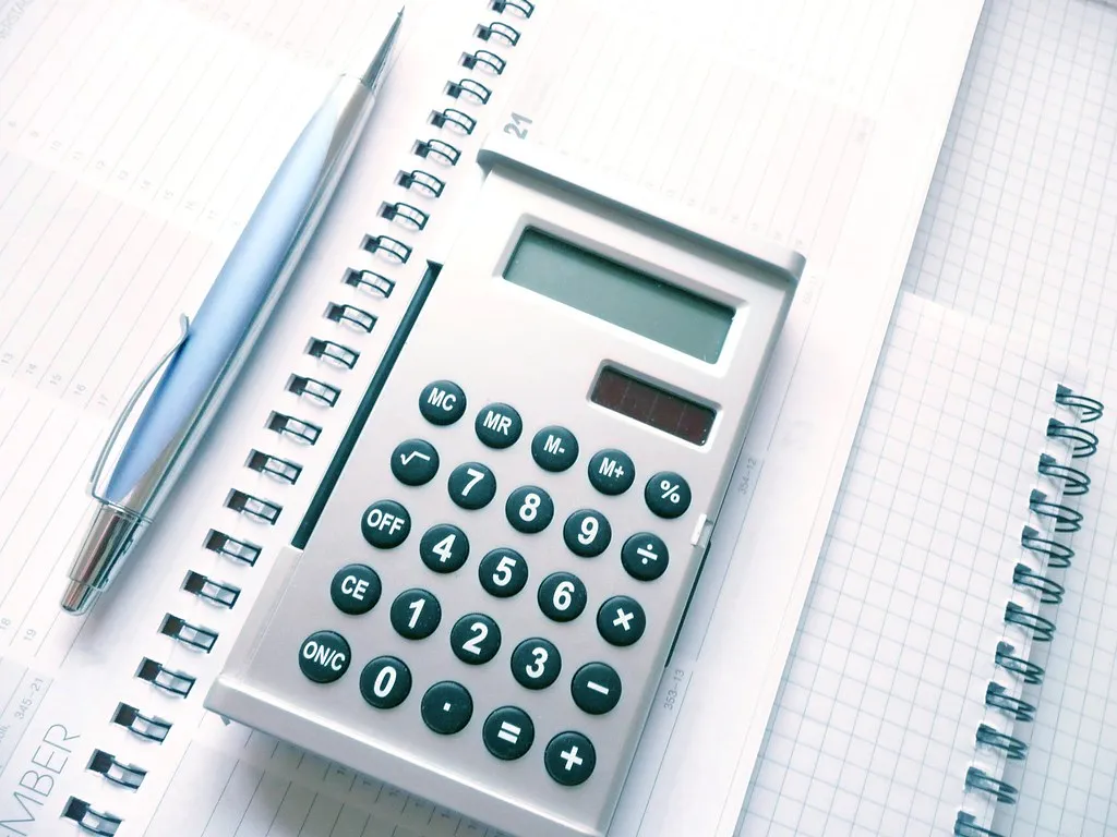 Agenda, pluma y calculadora: programar el mantenimiento preventivo por fechas